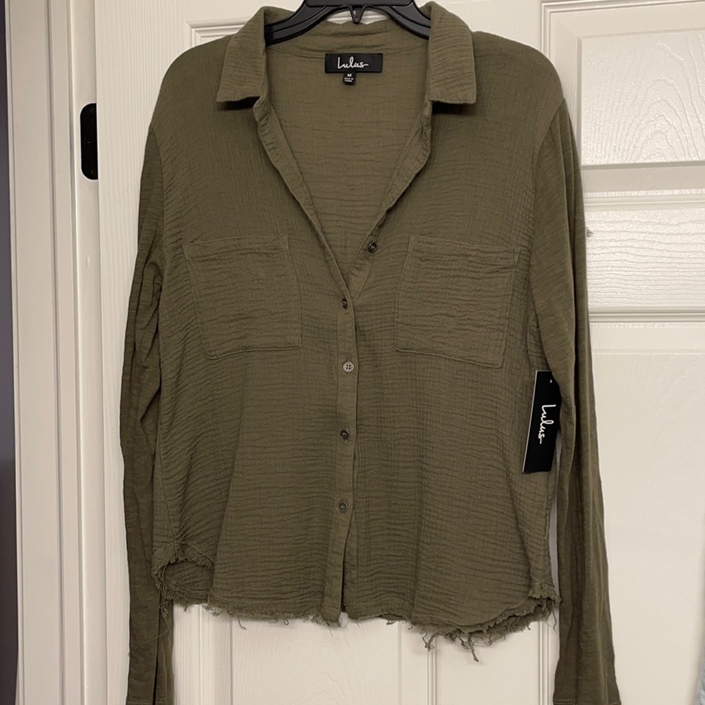 Lulus brand new green button up with frayed hem